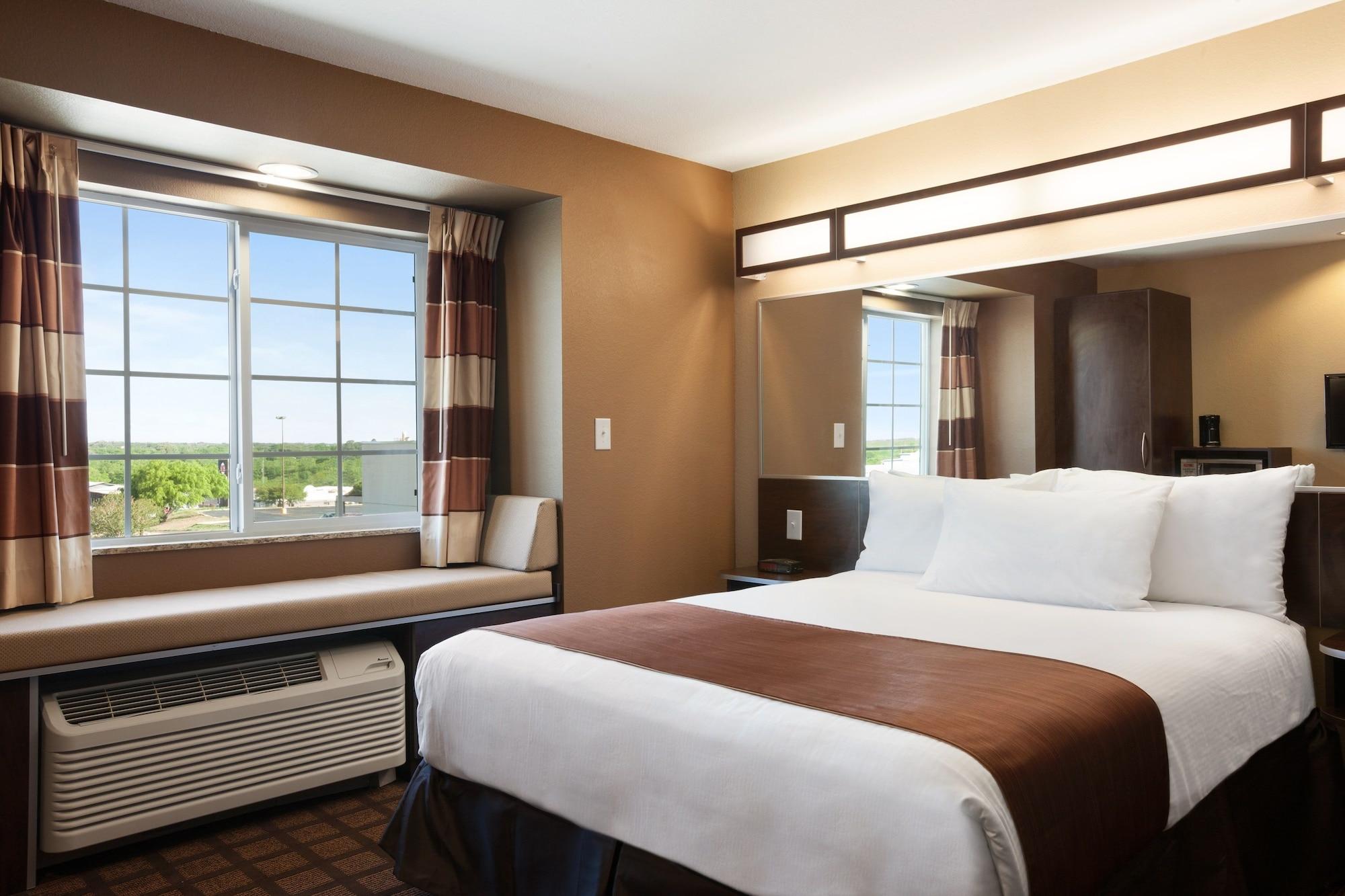 Microtel Inn & Suites By Wyndham Μίντλαντ Εξωτερικό φωτογραφία